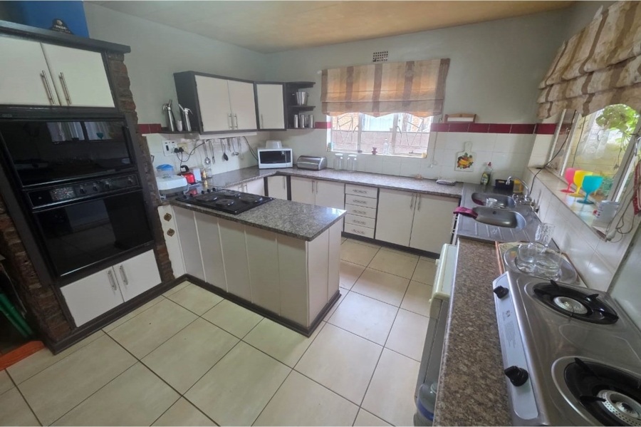 4 Bedroom Property for Sale in Roodepan Northern Cape